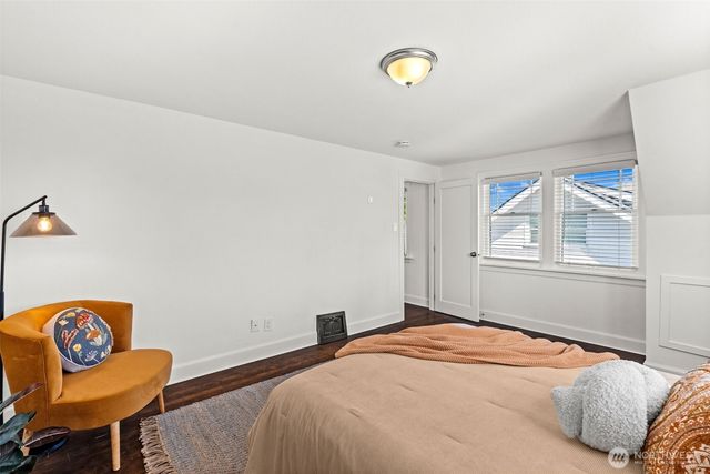 942 S Ridgewood Avenue, Tacoma, WA 98405