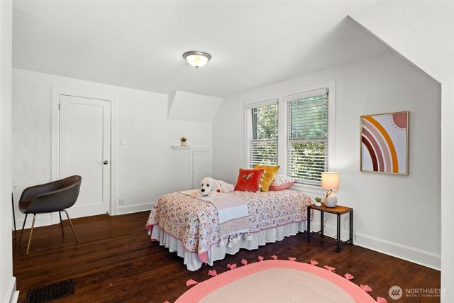 942 S Ridgewood Avenue, Tacoma, WA 98405