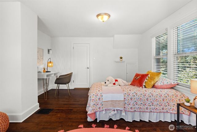 942 S Ridgewood Avenue, Tacoma, WA 98405
