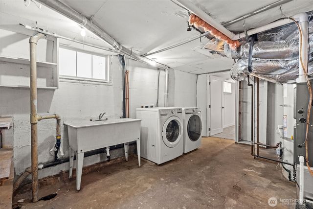 942 S Ridgewood Avenue, Tacoma, WA 98405