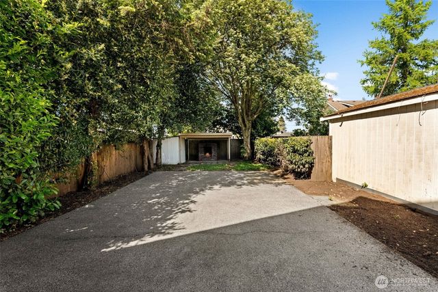 942 S Ridgewood Avenue, Tacoma, WA 98405