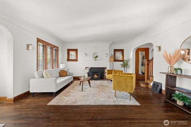942 S Ridgewood Avenue, Tacoma, WA 98405