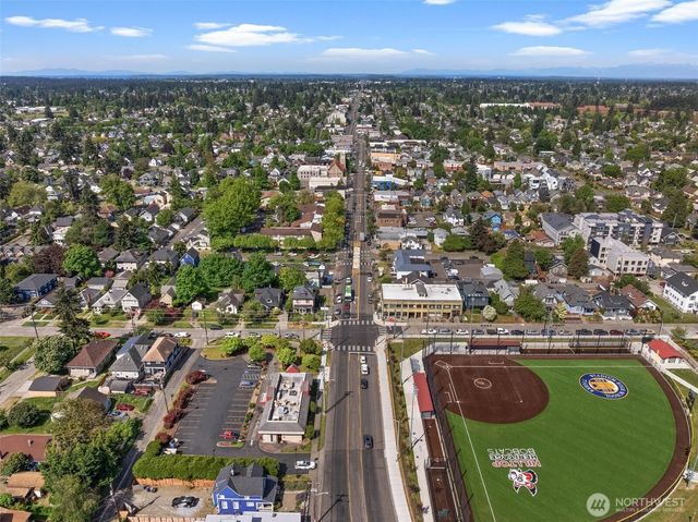 942 S Ridgewood Avenue, Tacoma, WA 98405
