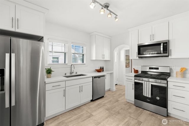 942 S Ridgewood Avenue, Tacoma, WA 98405
