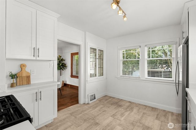 942 S Ridgewood Avenue, Tacoma, WA 98405