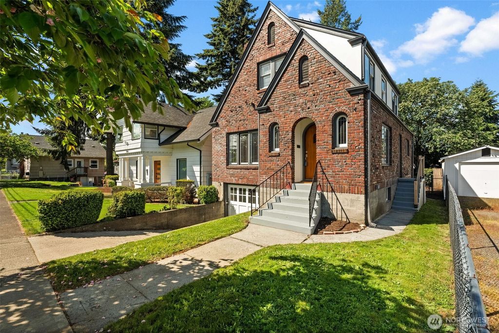 942 S Ridgewood Avenue, Tacoma, WA 98405