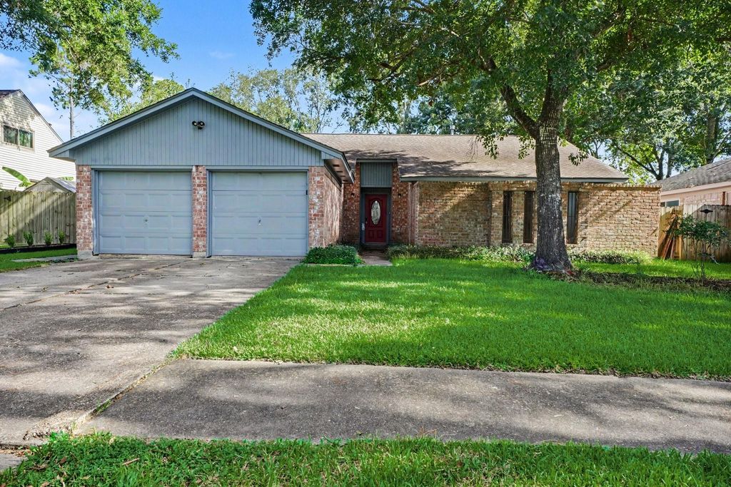 16207 Havenhurst Drive, Houston, TX 77059