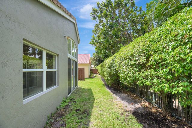 6779 Indianwood Way, Boynton Beach, FL 33437