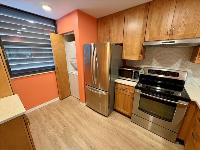 378 SPRINGDALE DRIVE 378, Bradenton, FL 34210