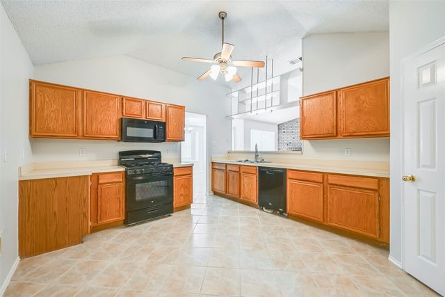 2822 White Oak Drive, Grand Prairie, TX 75052