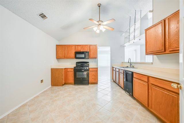 2822 White Oak Drive, Grand Prairie, TX 75052