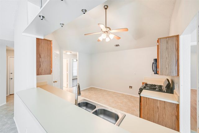 2822 White Oak Drive, Grand Prairie, TX 75052