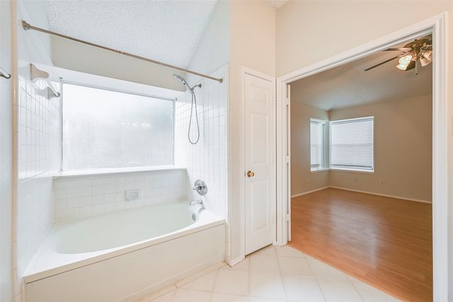 2822 White Oak Drive, Grand Prairie, TX 75052