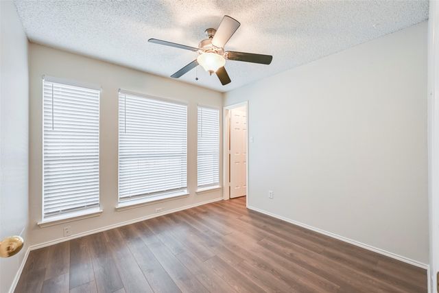 2822 White Oak Drive, Grand Prairie, TX 75052