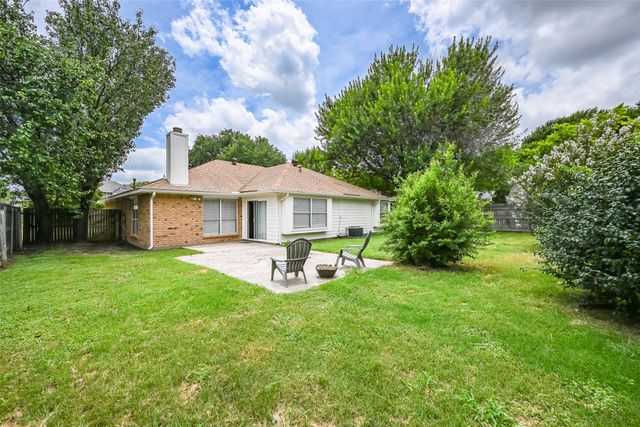 2822 White Oak Drive, Grand Prairie, TX 75052