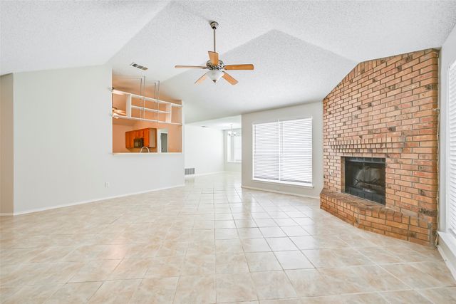 2822 White Oak Drive, Grand Prairie, TX 75052