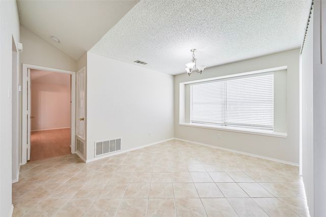 2822 White Oak Drive, Grand Prairie, TX 75052