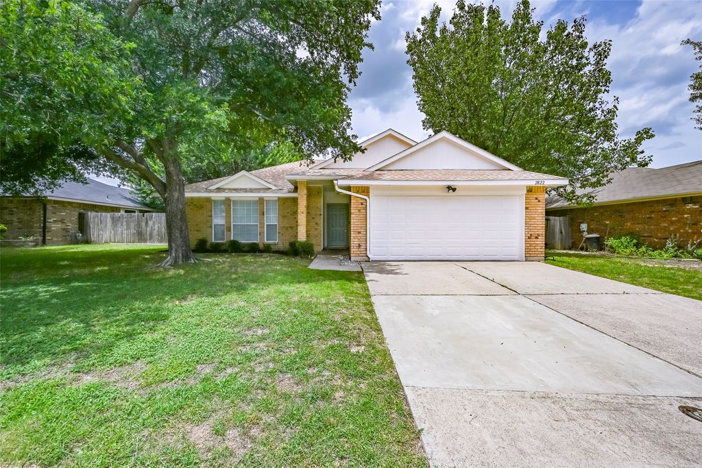 2822 White Oak Drive, Grand Prairie, TX 75052