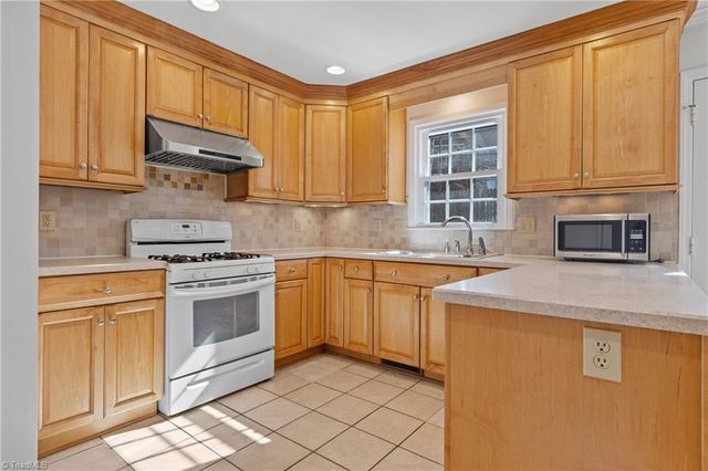 3512 Summerfield Lane, Winston-salem, NC 27106