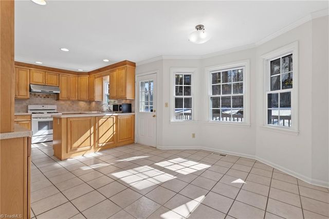 3512 Summerfield Lane, Winston-salem, NC 27106