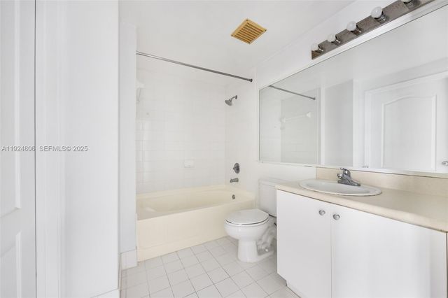 5085 NW 7th St PH12, Miami, FL 33126