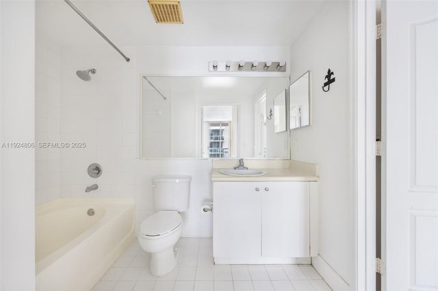 5085 NW 7th St PH12, Miami, FL 33126