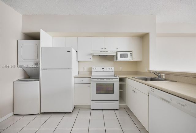 5085 NW 7th St PH12, Miami, FL 33126