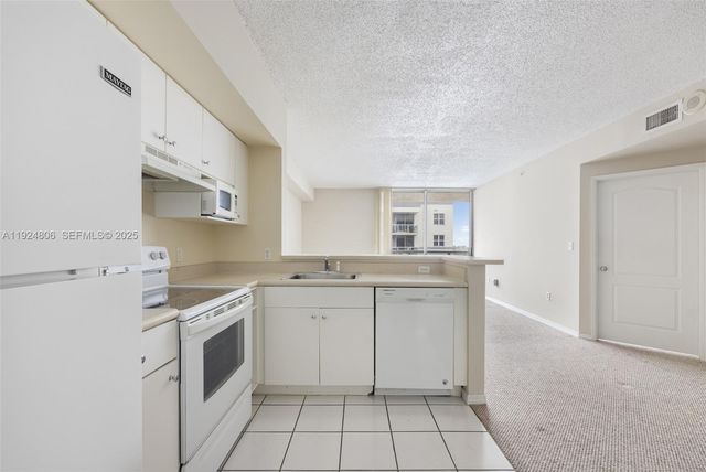 5085 NW 7th St PH12, Miami, FL 33126