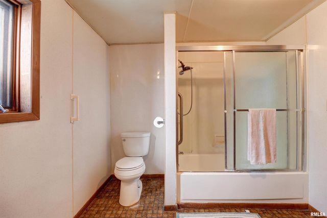 2002 GARFIELD Street, Clinton, IA 52732