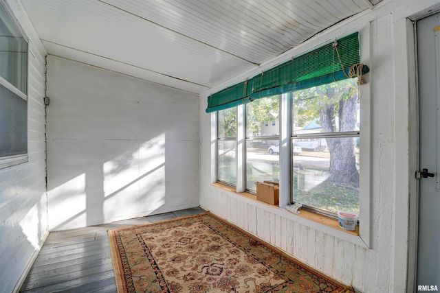 2002 GARFIELD Street, Clinton, IA 52732