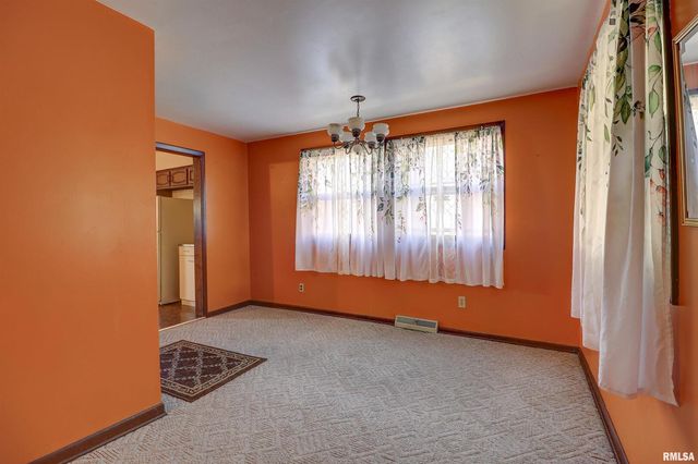 2002 GARFIELD Street, Clinton, IA 52732