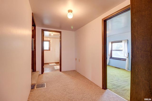 2002 GARFIELD Street, Clinton, IA 52732