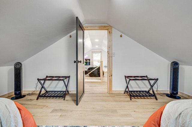 393 CROOKED RUN RD, Shenandoah, VA 22849