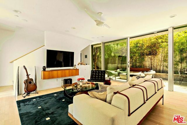 1892 Lucile Avenue, Los Angeles, CA 90026