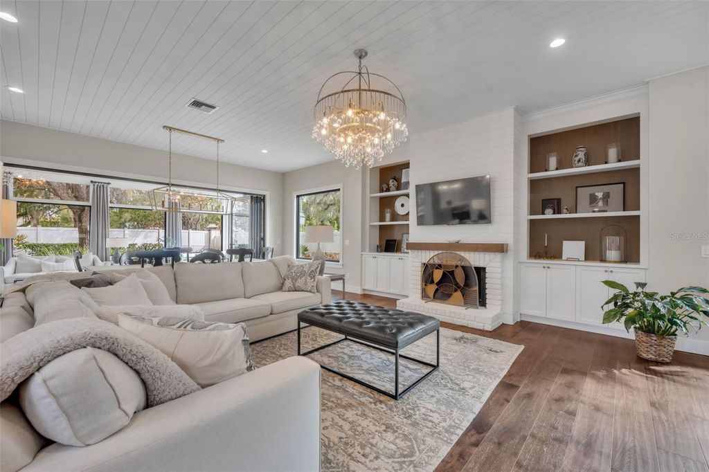 Image 3 of property listing at 2423 VIA SIENNA, Winter Park, FL 32789