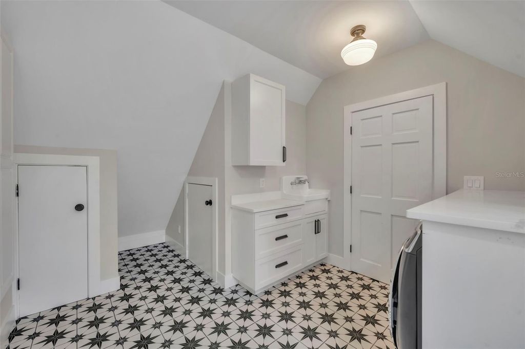 Image 32 of property listing at 2423 VIA SIENNA, Winter Park, FL 32789