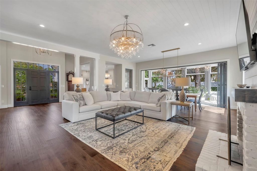 Image 6 of property listing at 2423 VIA SIENNA, Winter Park, FL 32789