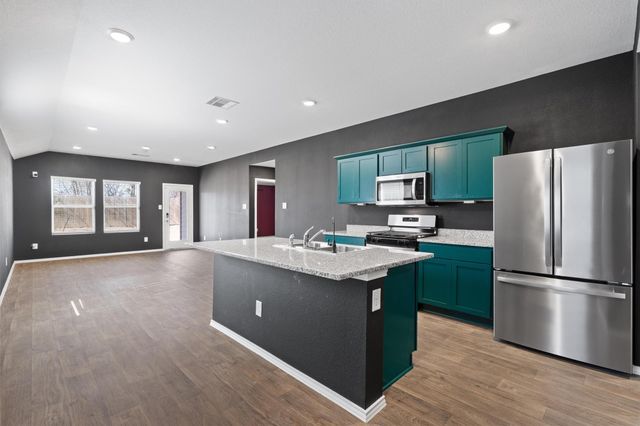 352 Sickle LOOP, Uhland, TX 78640