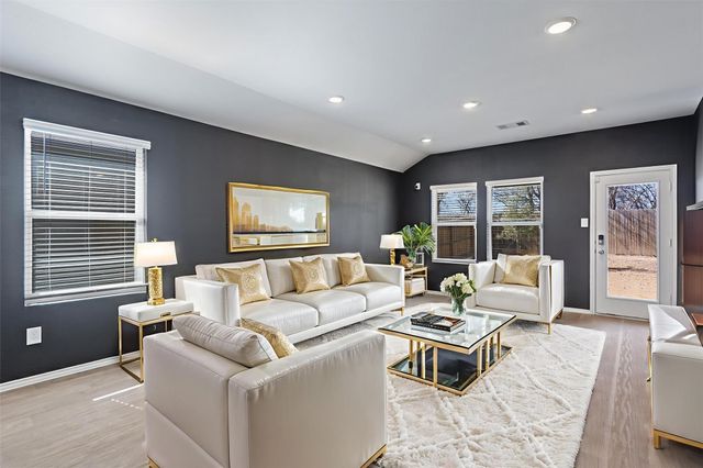 352 Sickle LOOP, Uhland, TX 78640