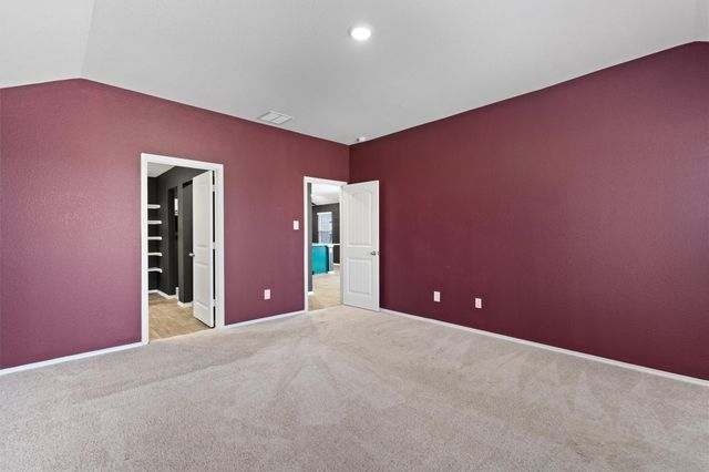 352 Sickle LOOP, Uhland, TX 78640