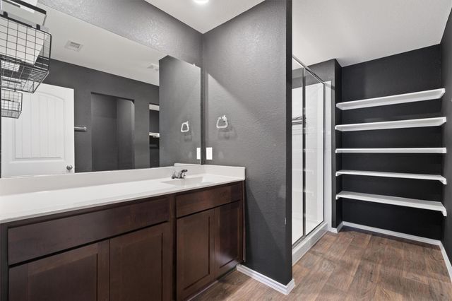 352 Sickle LOOP, Uhland, TX 78640