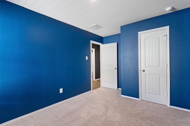 352 Sickle LOOP, Uhland, TX 78640