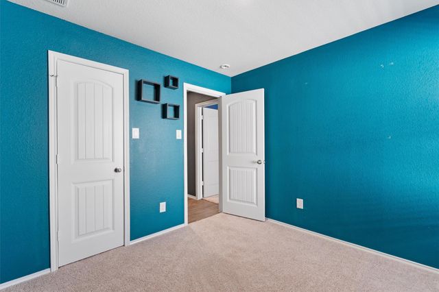 352 Sickle LOOP, Uhland, TX 78640