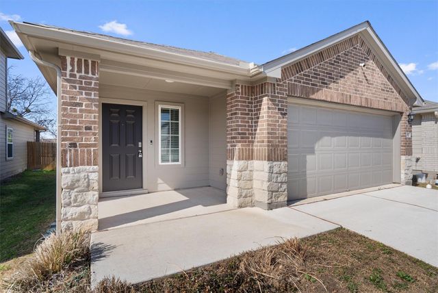 352 Sickle LOOP, Uhland, TX 78640