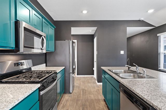 352 Sickle LOOP, Uhland, TX 78640