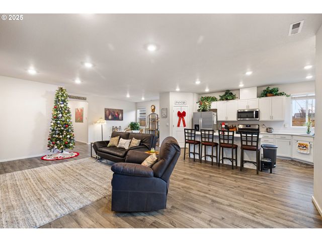 1633 ZOE Ave, Eugene, OR 97404