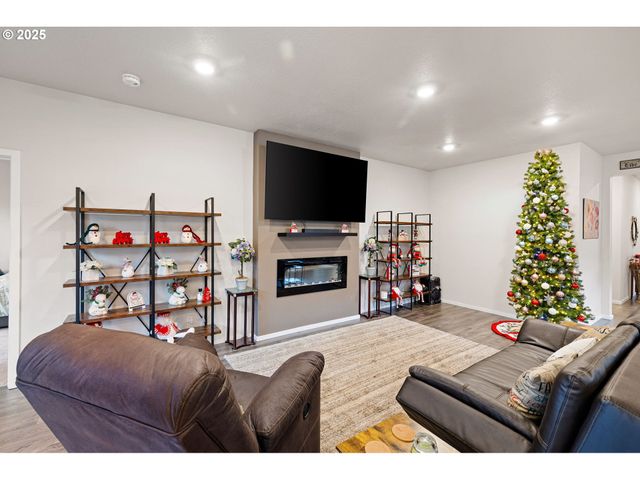 1633 ZOE Ave, Eugene, OR 97404