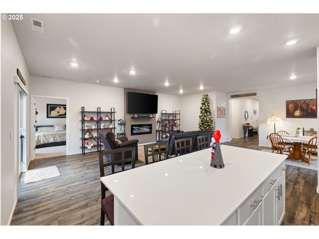 1633 ZOE Ave, Eugene, OR 97404