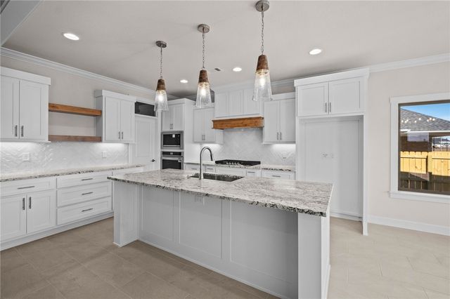 1401 Greyback Lane, Centerton, AR 72719