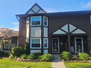 10 Sunhollow Court, Deer Park, NY 11729